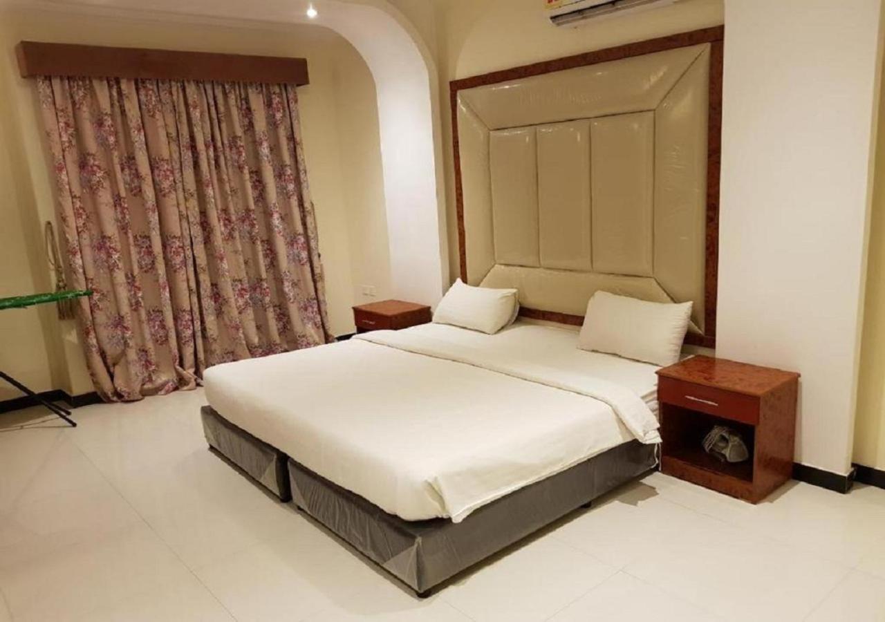 فندق الميثاق بواسطة سما ستار Riadh Exterior foto